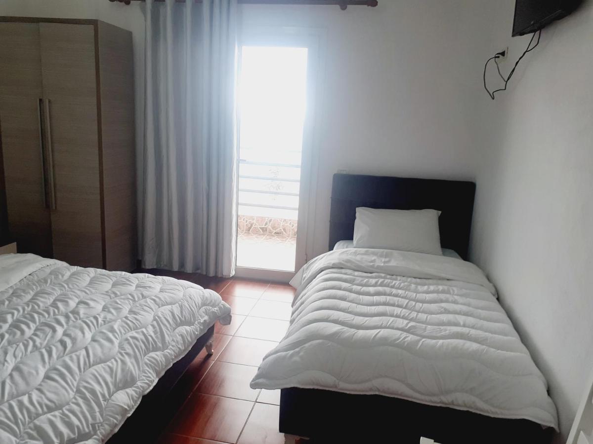 Anxhelos Hotel Himare Exterior foto