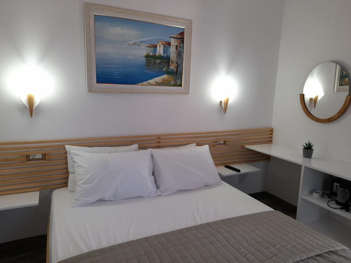 Anxhelos Hotel Himare Exterior foto