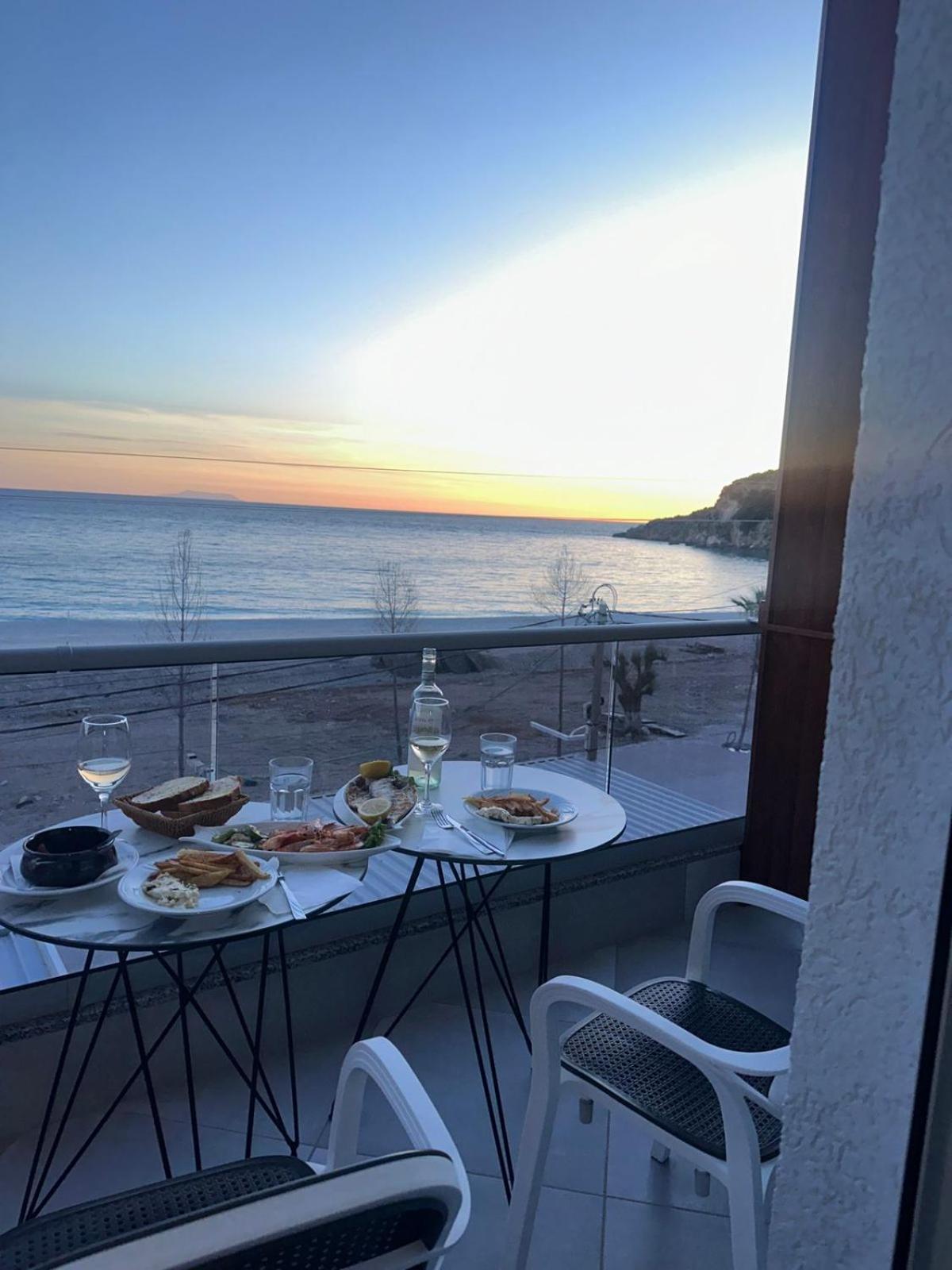 Anxhelos Hotel Himare Exterior foto